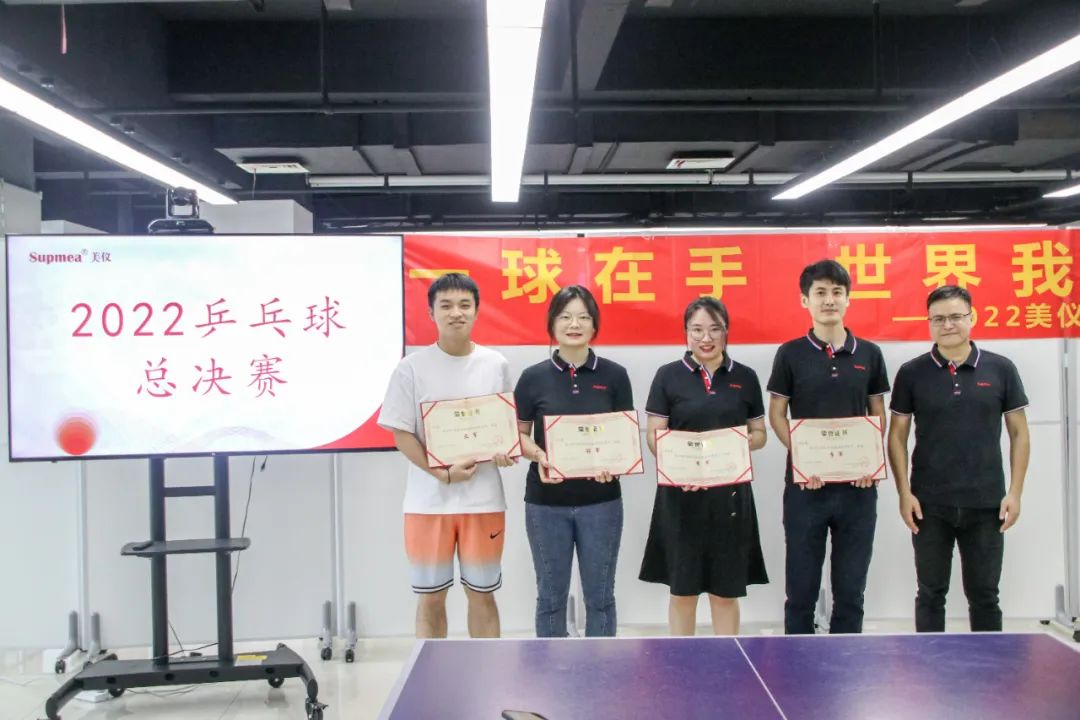 現(xiàn)場獲獎合影1 現(xiàn)場獲獎合影1